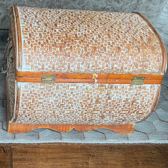 Chest - Picture 3 of 4